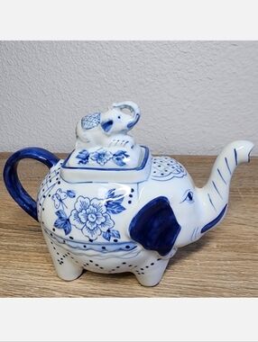 VINTAGE White Cobalt Blue Asian Elephant Teapot